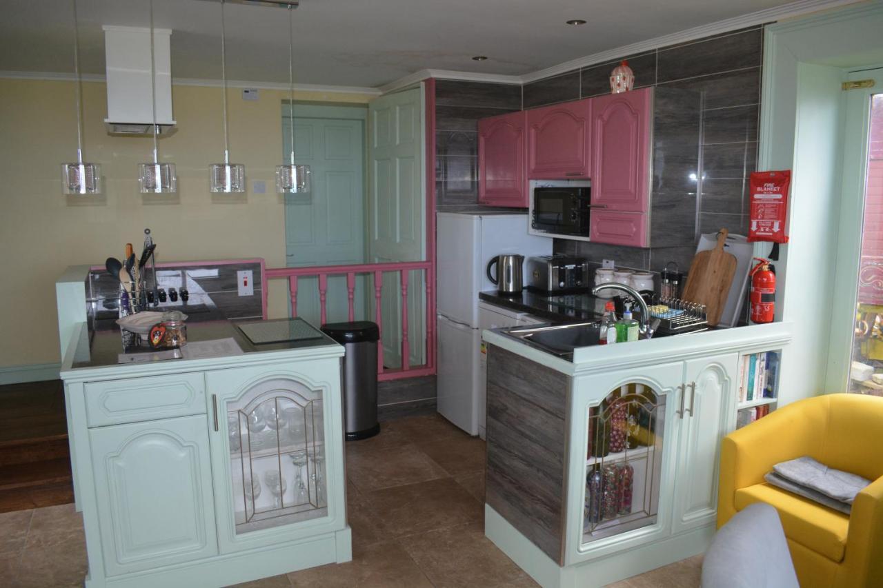 Distant Lights Apartment Lower Boscaswell Екстериор снимка